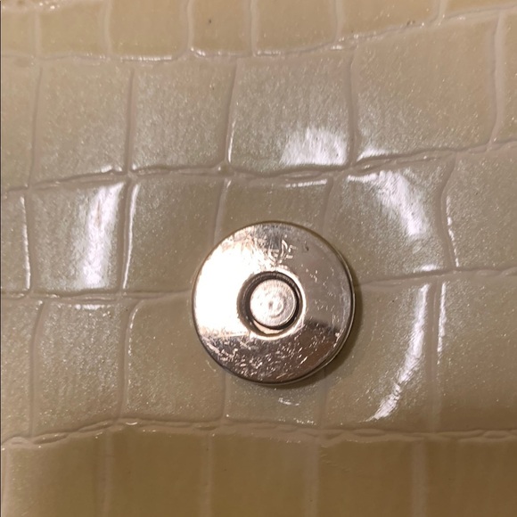 Jeanne Lottie Vintage Cream Mini Bag with Crocodile Texture and Detachable Strap - Picture 13 of 15